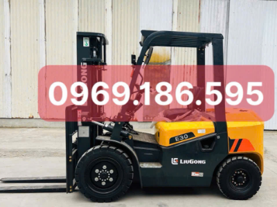 Xe nâng LIUGONG 3 tấn chui cont