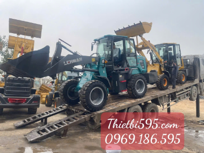 BÀN GIAO 3 MÁY XÚC LẬT & 1 XE NÂNG CHO QUÝ KHÁCH HÀNG