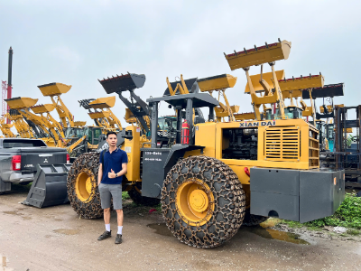 Bàn giao chiếc máy xúc lật XIANDAI chui hầm phục vụ thủy điện