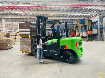 xe nâng điện LiuGong 5 tấn