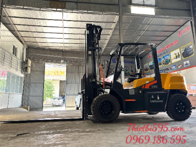 XE NÂNG DẦU LIUGONG SỨC NÂNG 6 TẤN, ĐỘNG CƠ YUCHAI 92KW