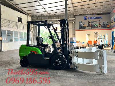 XE NÂNG ĐIỆN LIUGONG 3,5 TẤN LẮP CƠ CẤU KẸP CUỘN TRÒN