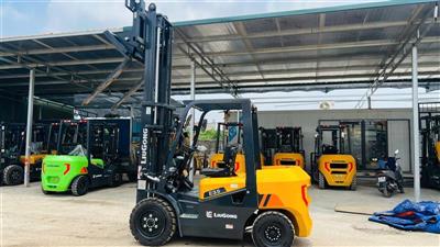 XE NÂNG LIUGONG E35 GẬT GÙ