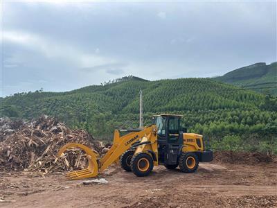 XÚC LẬT LEHMAN ZL936 GẮP GỖ