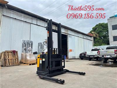 Xe nâng điện đứng lái