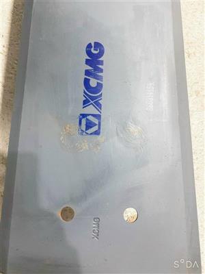 Phụ tùng lưỡi lam gầu máy xúc lật XCMG