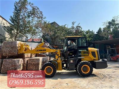 Máy xúc lật lehman 81kw càng nâng gạch