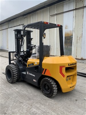 XE NÂNG DẦU LIUGONG 3 TẤN