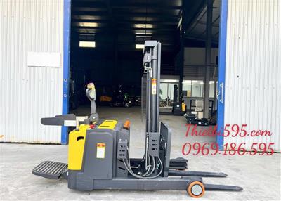 XE NÂNG ĐỨNG LÁI STAX 2 TẤN